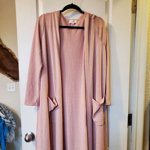 Pink duster - Picture 1 of 3